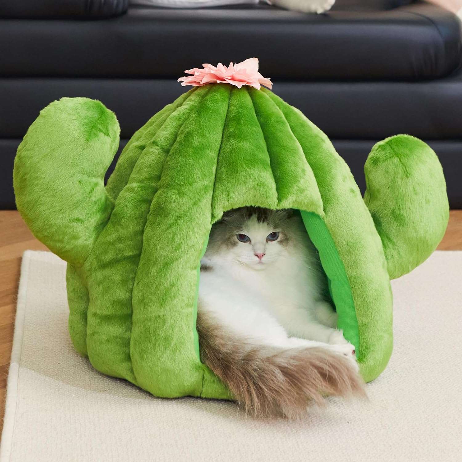 Cama cueva de felpa con diseño de cactus y cojín extraíble para gatos y perros pequeños.