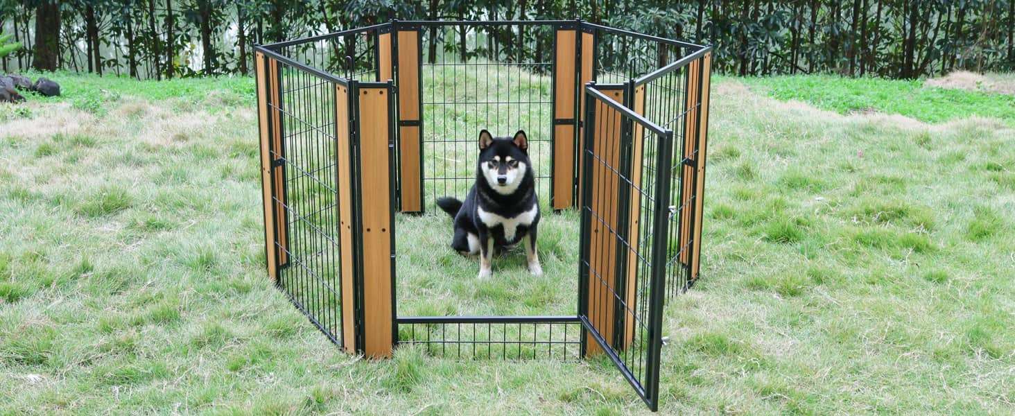 Corralito modular resistente para mascotas diseñado para uso en interiores y exteriores con paneles variables.