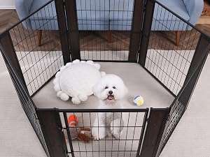 Corralito modular resistente para mascotas diseñado para uso en interiores y exteriores con paneles variables.