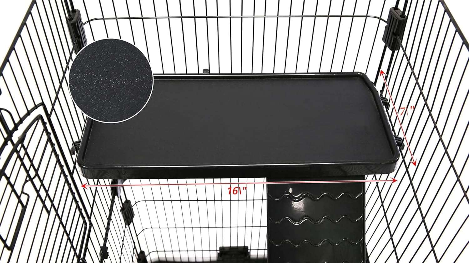 Jaula de metal negra de tres niveles con ruedas y bandeja extraíble para hurones chinchillas y roedores pequeños.