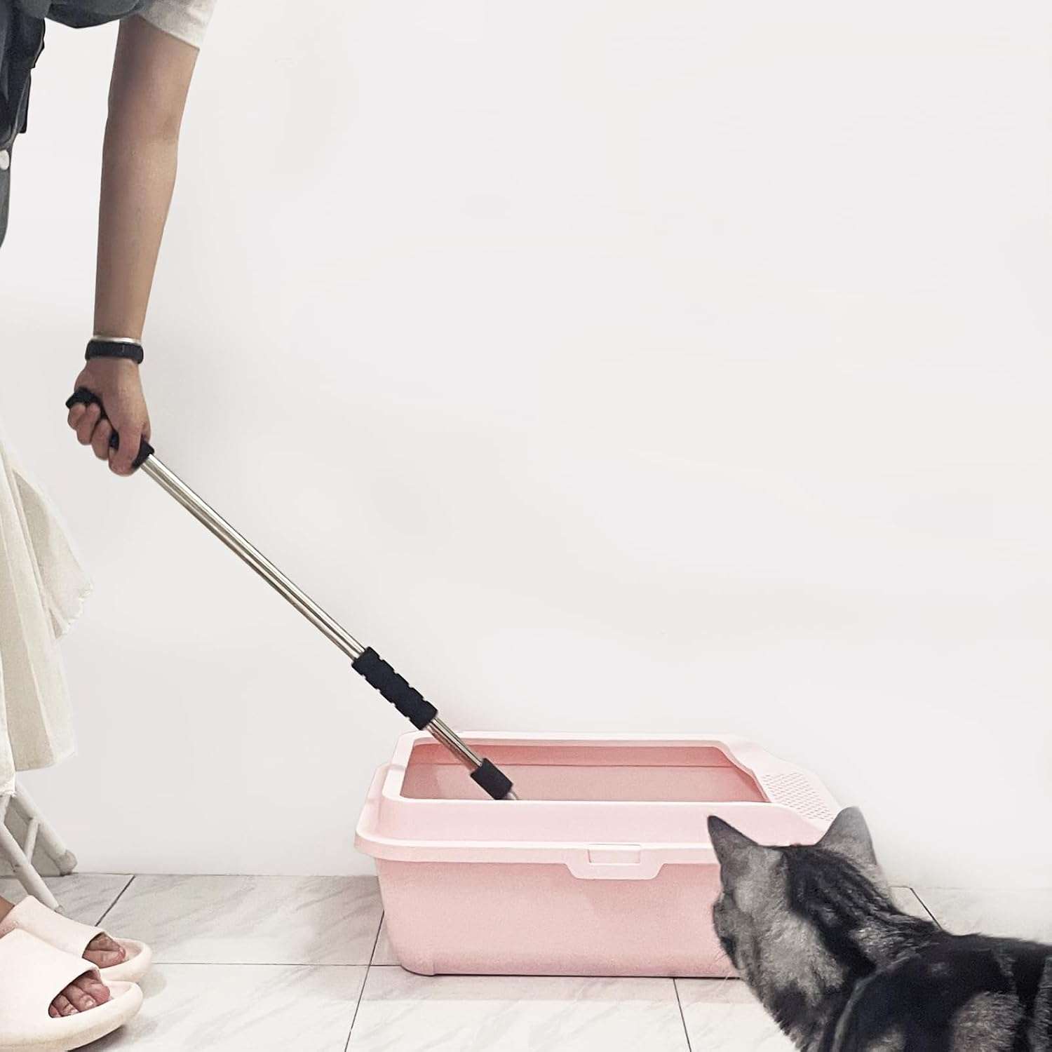 pala metálica para arena de gatos con mango largo ajustable de acero inoxidable y empuñadura acolchada