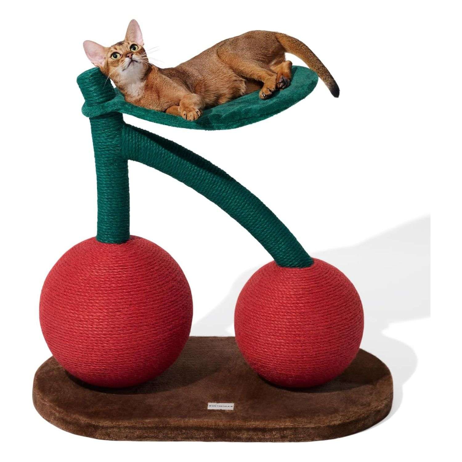 Hamaca para gatos con estructura de alambre, franela suave y base pesada con poste de sisal natural.