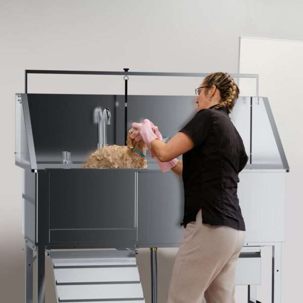 Bañera profesional para peluquería canina con altura ajustable y accesorios, dimensiones 142x68x127 cm.
