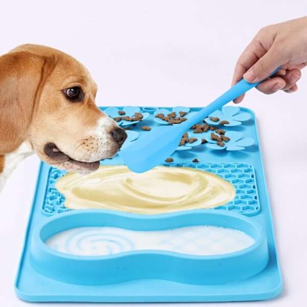 Alfombrilla grande para lamer para perros. Incluye un cepillo de limpieza y una espátula para aplicar alimentos.