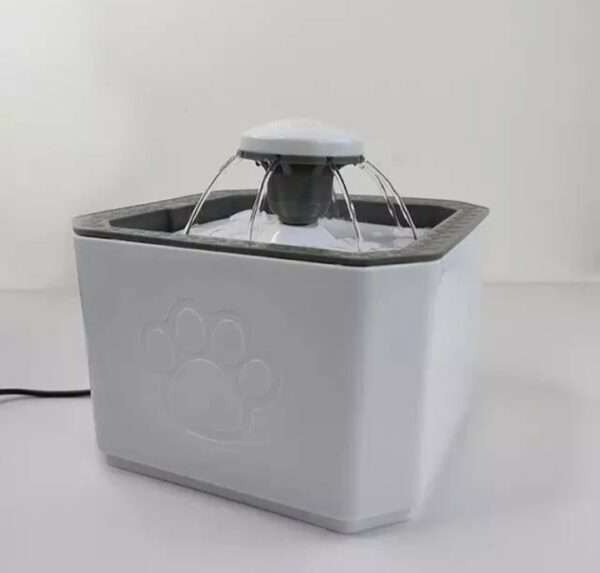 Fuente de agua eléctrica con filtro para perros y gatos.