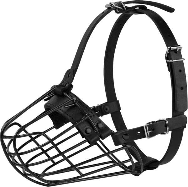 Bozal de metal de cesta de alambre para perros grandes con correas de cuero.