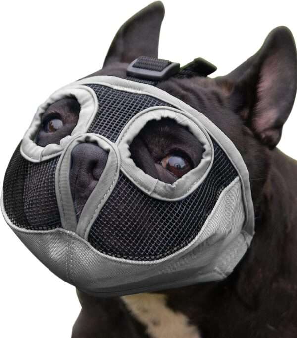 Bozal de malla transpirable para perros de hocico corto, como bulldogs o pugs.