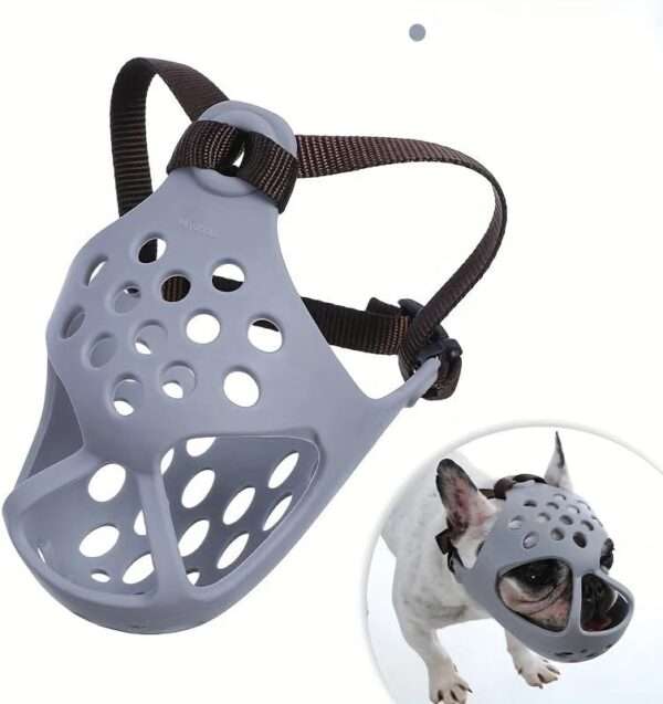 Bozal de silicona para perros de hocico corto. Es un bozal que permite jadear y beber.
