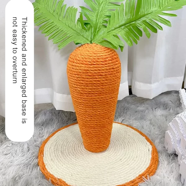 Rascador de sisal para gatos con forma de zanahoria.