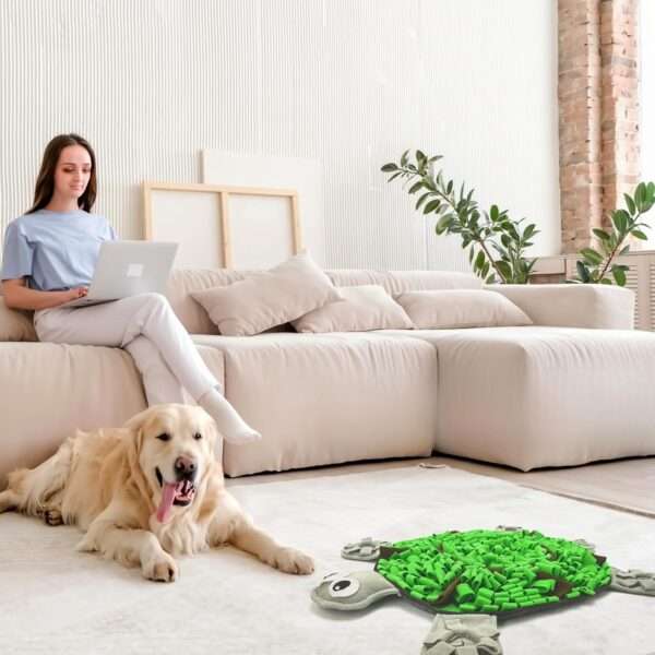 Tapete de olfato para perros con forma de tortuga. Es un comedero lento que ayuda a estimular la mente de la mascota.
