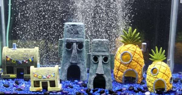 Casa de Piña de Bob Esponja (13.3 cm) con licencia oficial, de resina segura, ideal como escondite para peces.