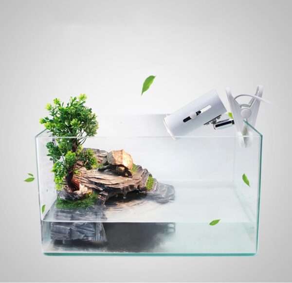 Escondite de resina para terrario, con diseño de roca y árbol en ángulo recto para maximizar el espacio en la esquina.