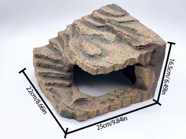 Un escondite de resina para reptiles, con el diseño de una roca natural que sirve como cueva y plataforma para tomar el sol.