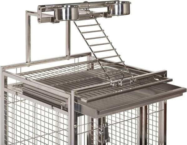 Jaula de acero inoxidable para loros con perchas de metal.