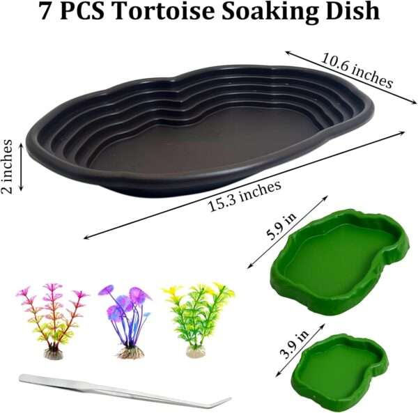 Un kit de 7 accesorios para terrario, que incluye una piscina de plástico con rampa y un set de dos cuencos y plantas artificiales.