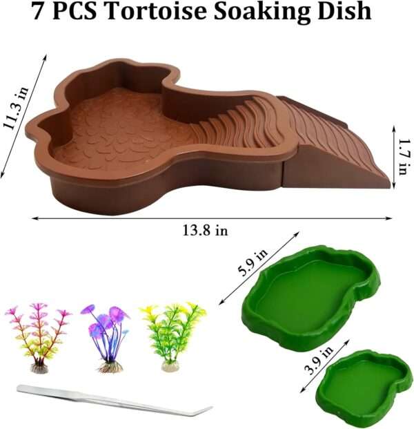 Un kit de 7 accesorios para terrario, que incluye una piscina de plástico con rampa doble desmontable y dos cuencos para comida y agua.