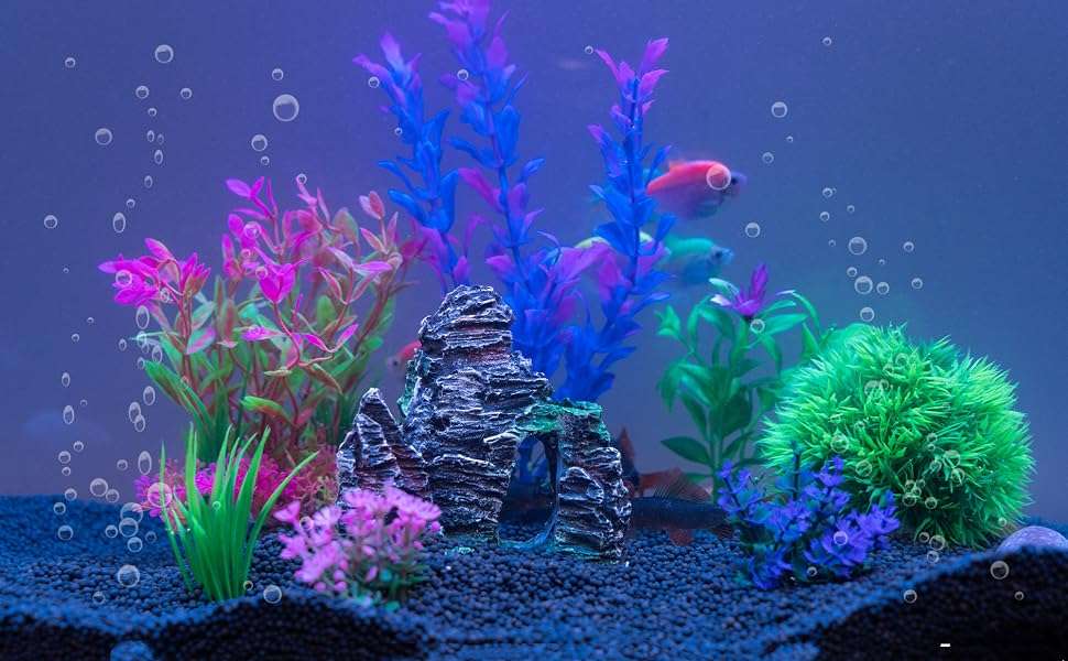 Kit de 8 decoraciones para acuario: roca escondite y 7 plantas artificiales (5 a 20 cm) de hojas suaves.