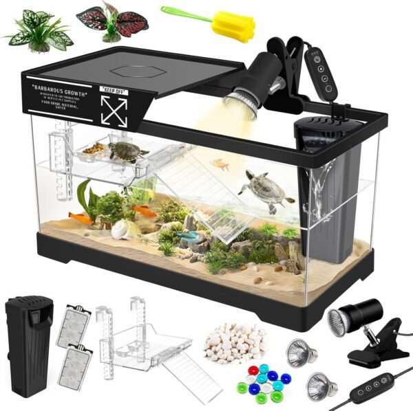 Un kit completo para tortugas de agua, mostrando un acuario de policarbonato con lámpara, filtro y accesorios esenciales.