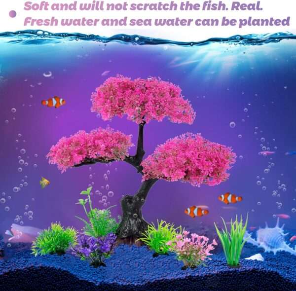 Planta artificial alta de acuario, realista (PVC no tóxico), con base de anclaje y hojas suaves.