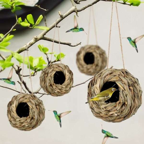 Set de 4 nidos de hierba natural para pájaros.