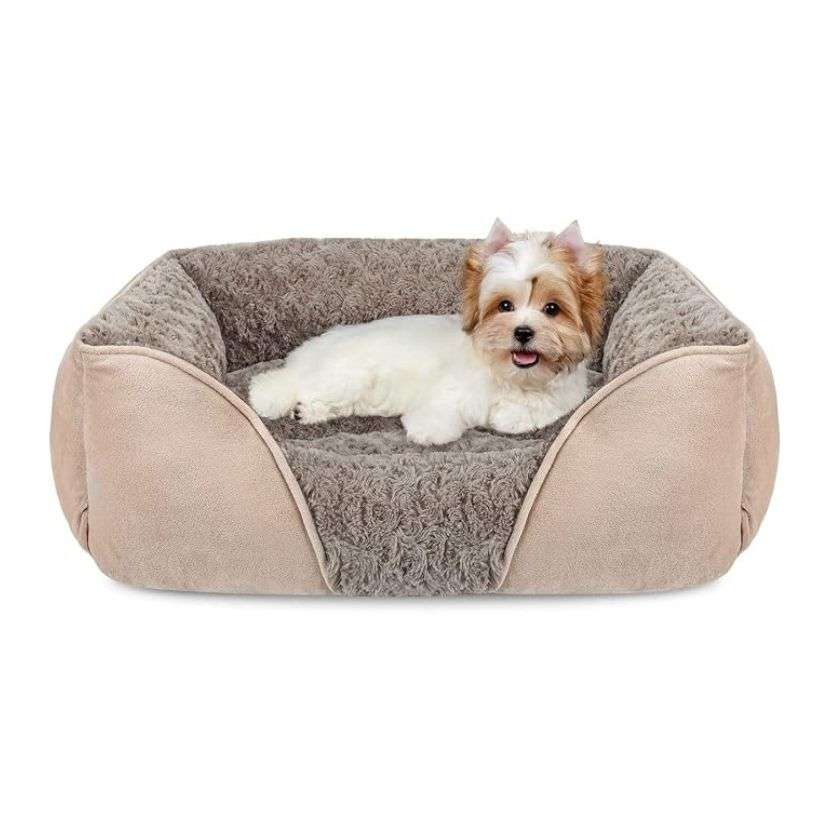 Cama ortopédica de perro suave color rosa con borde elevado y base antideslizante, perfecta para alivio de dolores articulares en mascotas grandes y pequeñas en Chile.