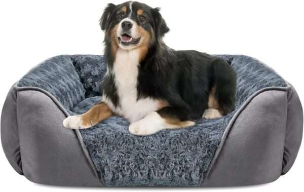 Cama ortopédica de perro suave color rosa con borde elevado y base antideslizante, perfecta para alivio de dolores articulares en mascotas grandes y pequeñas en Chile.