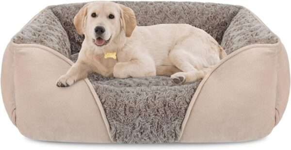 Cama ortopédica de perro suave color rosa con borde elevado y base antideslizante, perfecta para alivio de dolores articulares en mascotas grandes y pequeñas en Chile.