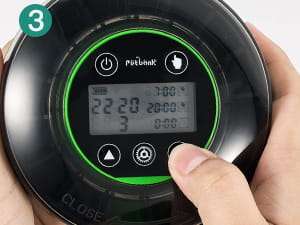 Comedero automático para acuario Petbank recargable por USB. Cuenta con 16 compartimentos de dosificación, pantalla LCD y diseño sellado resistente a la humedad. Compatible con pellets y polvos.