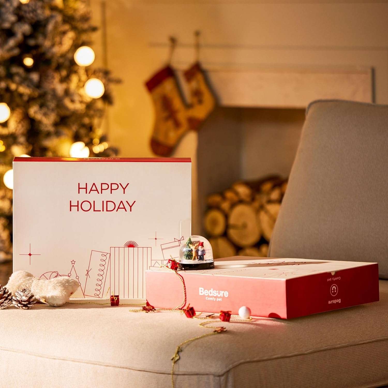 Casa cueva 2 en 1 de 42x42x33 cm para gatos. Diseño navideño, plataforma superior y estructura plegable de MDF.