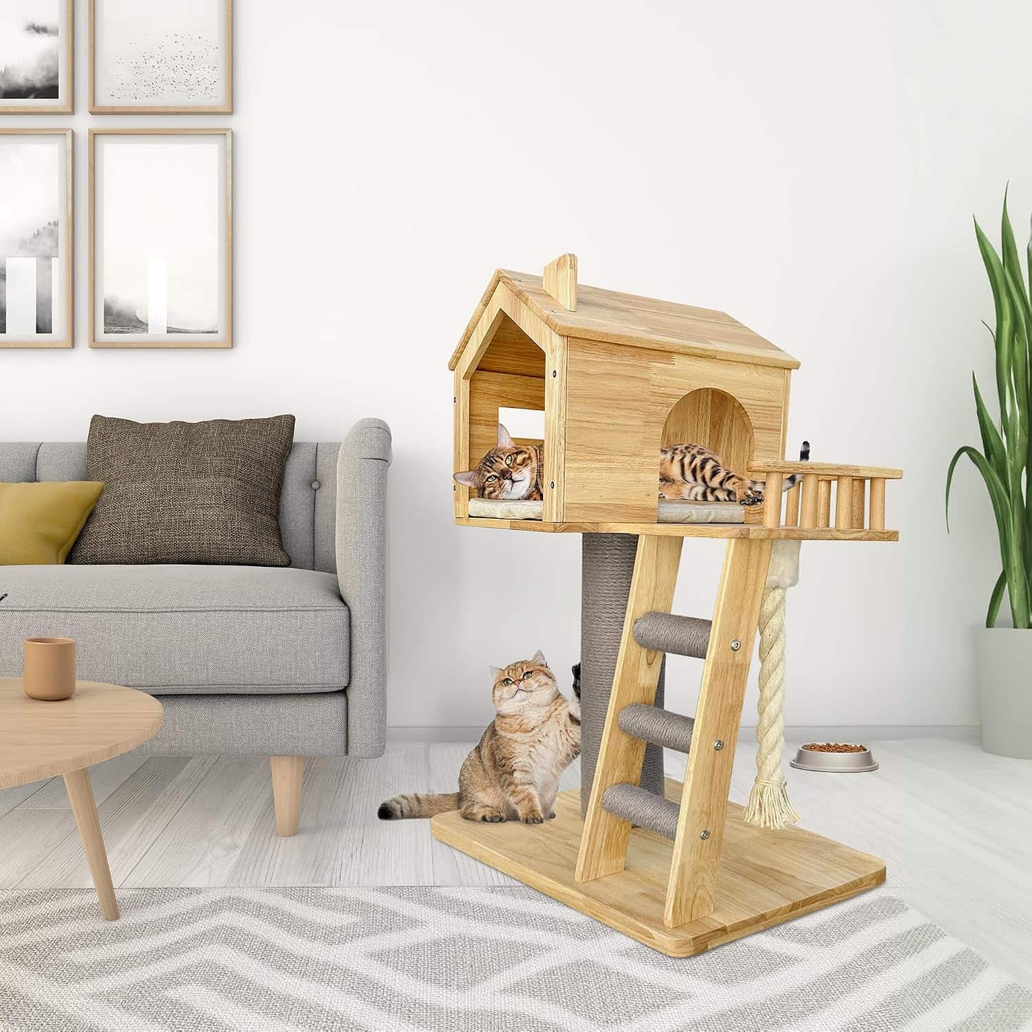 Casa de madera para gatos con rascador de sisal y acabado impermeable. Mueble de madera de goma tailandesa resistente y facil de limpiar.