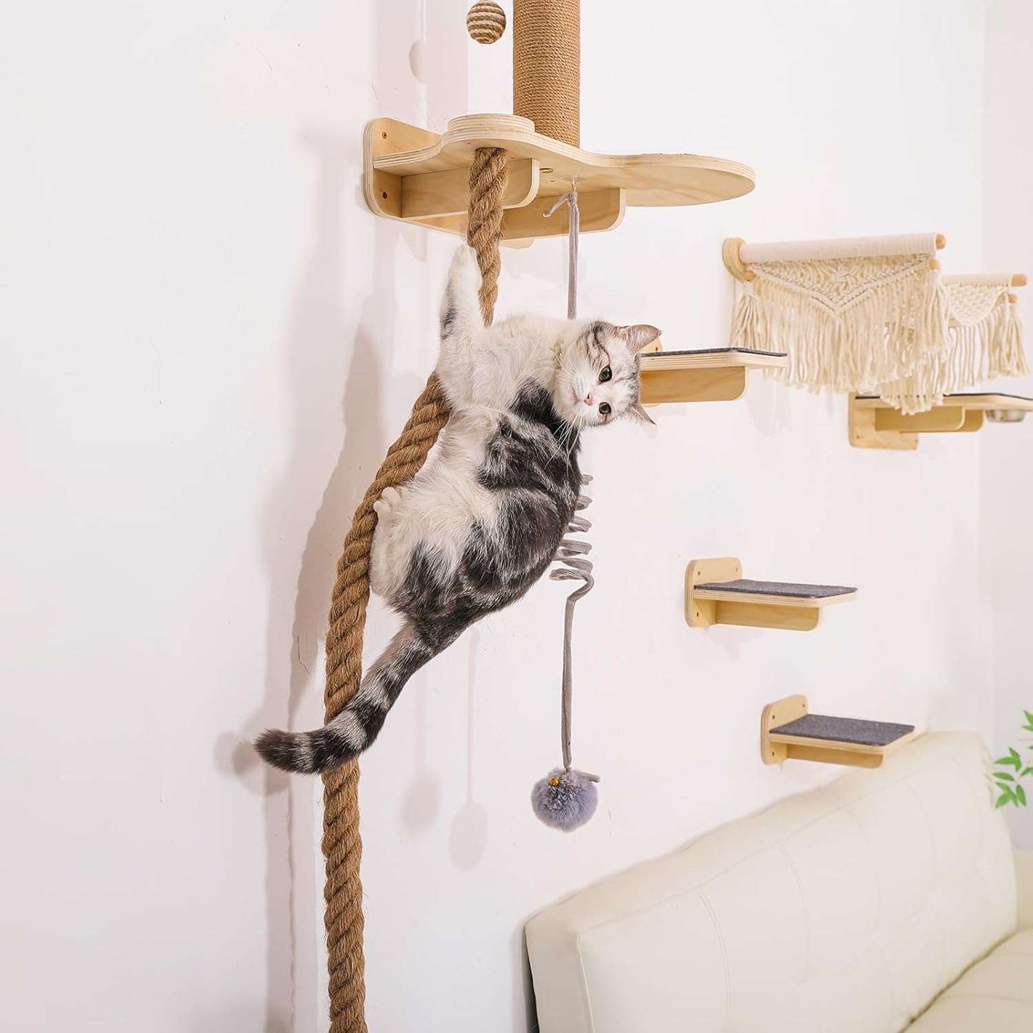 Gimnasio de pared de madera para gatos con cama trenzada rascador y comedero.