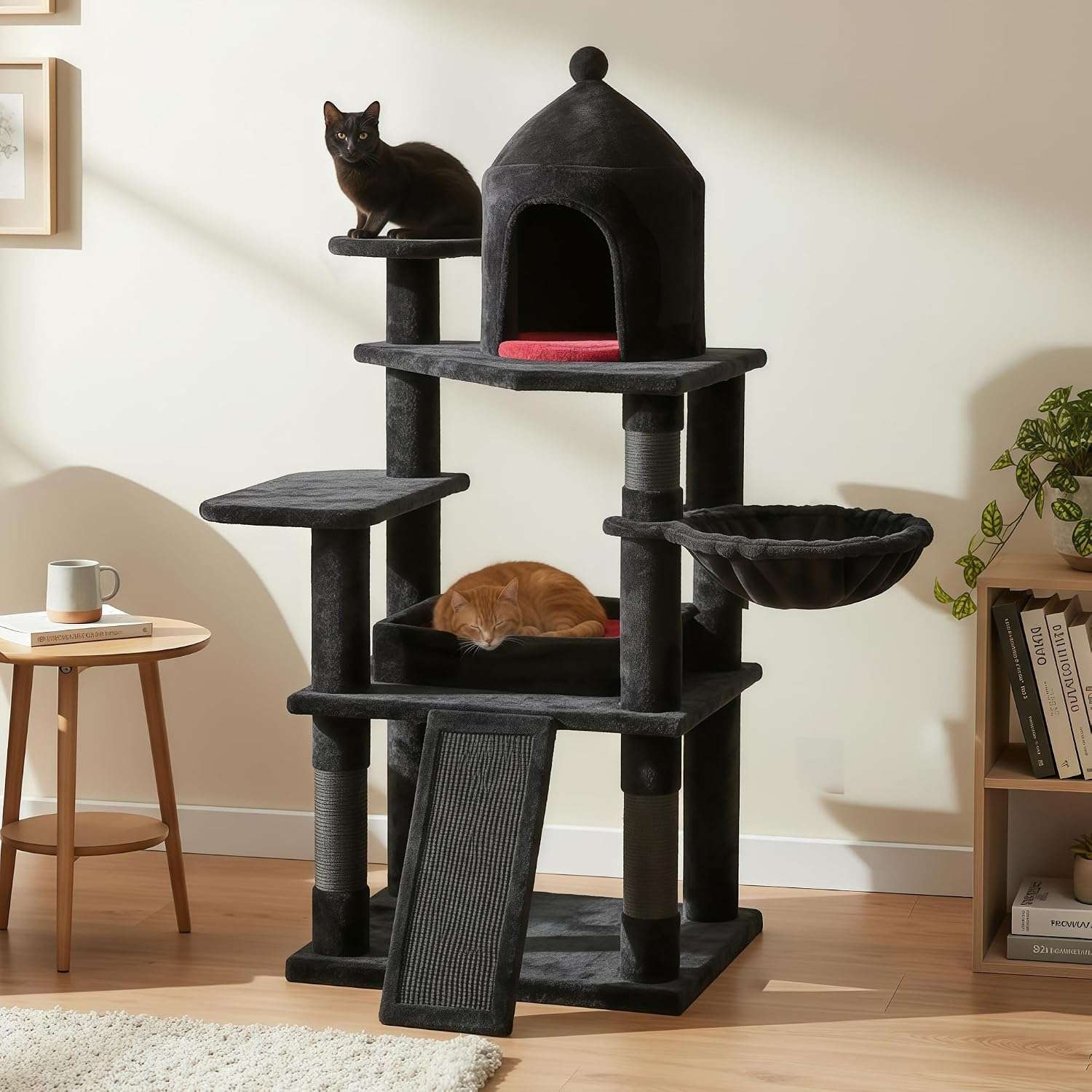 Torre rascador gótico (130 cm) con cama ataúd, estructura triangular y base 50x50 cm. Capacidad para 6 gatos y felpa roja y negra.