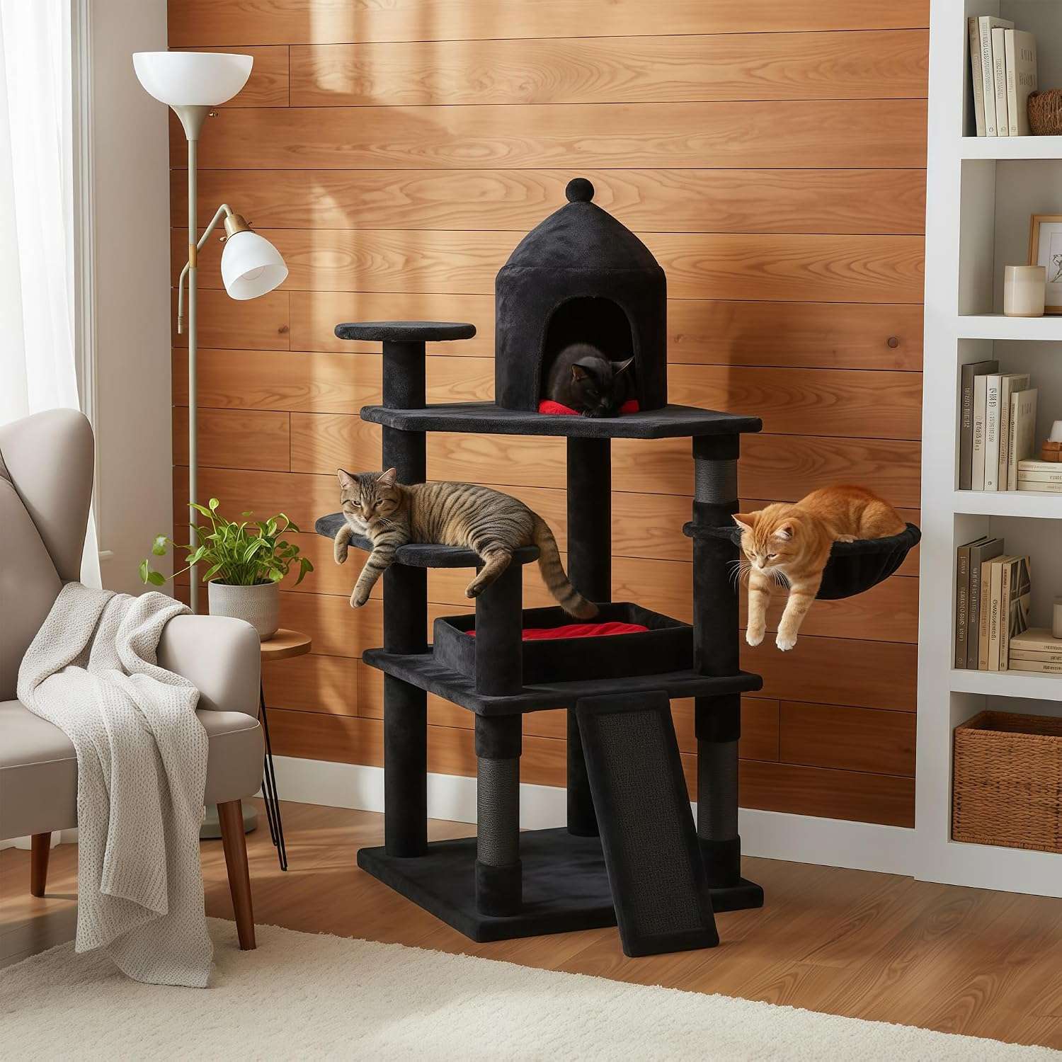 Torre rascador gótico (130 cm) con cama ataúd, estructura triangular y base 50x50 cm. Capacidad para 6 gatos y felpa roja y negra.