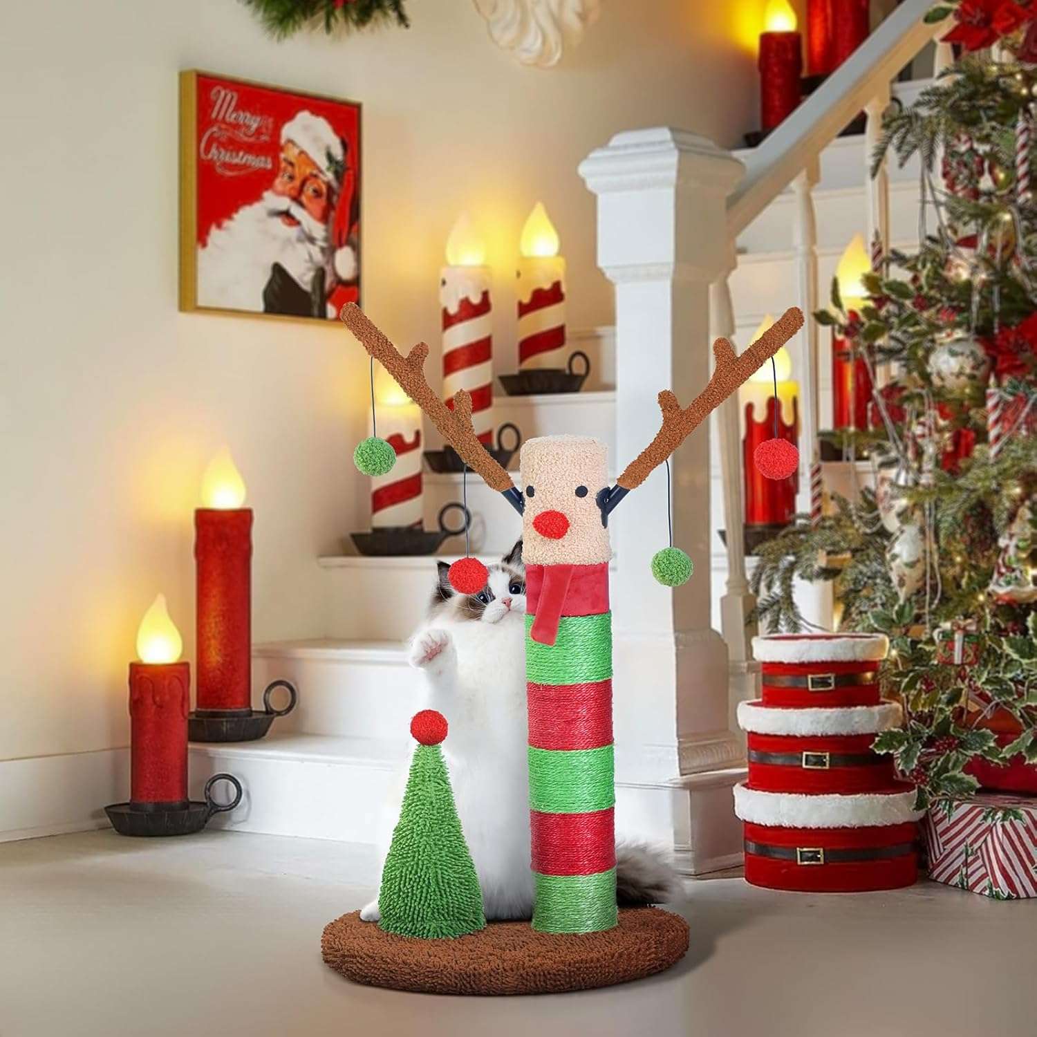 Rascador de poste doble para gatos (41x41x64 cm) con diseño de Ciervo Navideño. Sisal natural y base estable anti-vuelco.