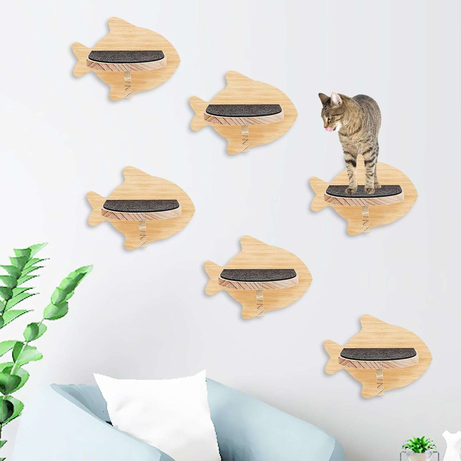 Set de 6 repisas de pared para gatos de 19 por 18 centimetros. Escalones de madera con forma de pez y fieltro.