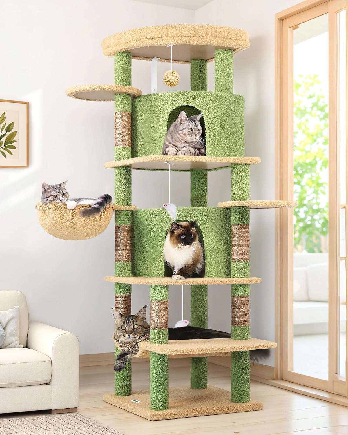 Torre rascador esquinera de 168 centimetros con base de 50 por 50 cm. Diseño curvo con hamaca cuadrada y cesta redonda para gatos.