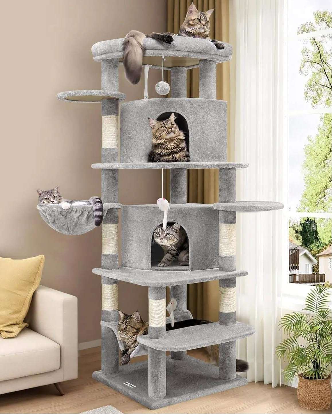 Torre rascador esquinera de 168 centimetros con base de 50 por 50 cm. Diseño curvo con hamaca cuadrada y cesta redonda para gatos.