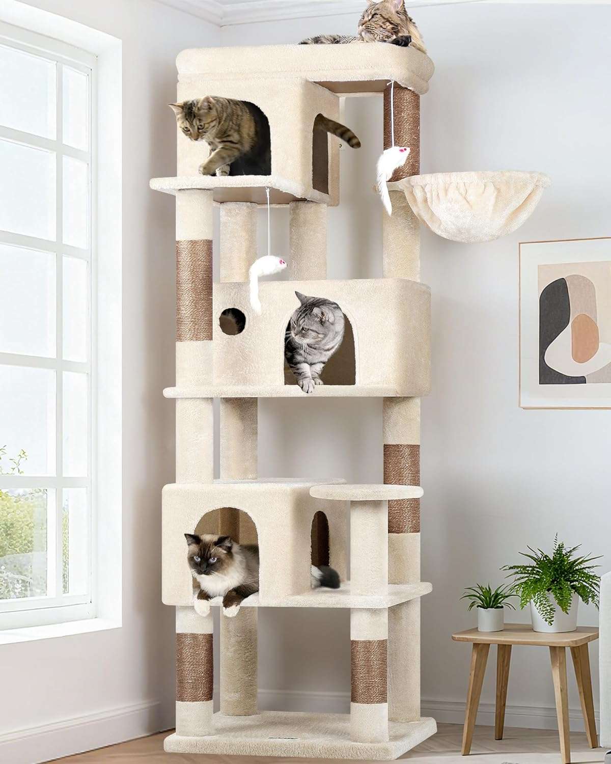 Texto Alternativo Torre rascador esquinera para gatos con tres condominios y plataforma extra grande.