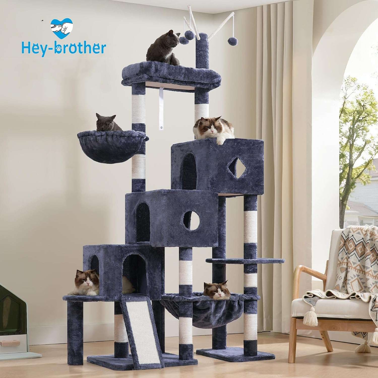 Torre rascador super estable (ciento cincuenta y siete centimetros) con diseño escalera. Triple condominio y doble base para gatos multiples.