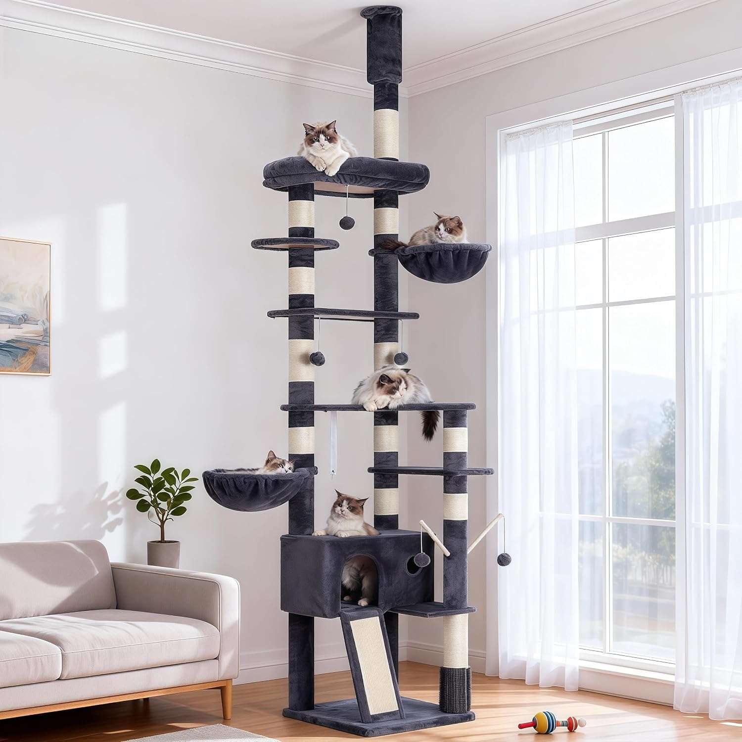 Torre rascador ajustable techo a piso (doscientos setenta centimetros). Diseño de base triple pilar para estabilidad.
