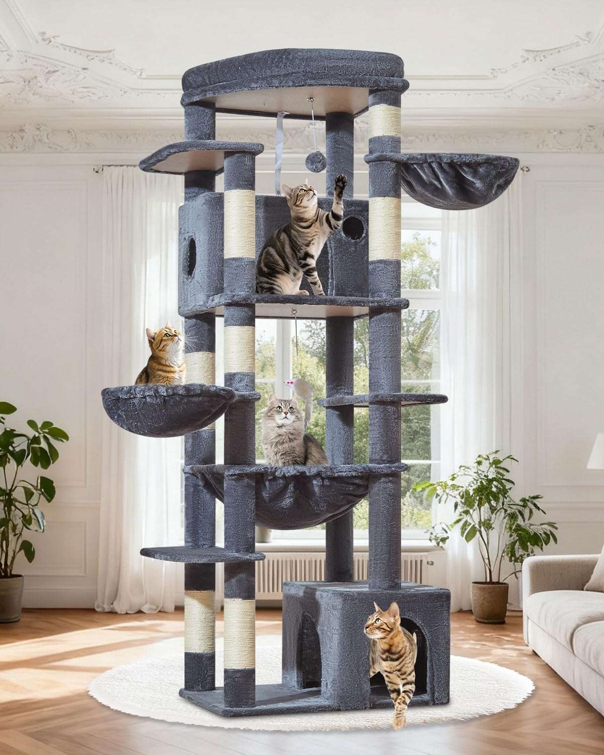 Torre rascador de gran tamaño (ciento ochenta y tres centimetros) con doble condominio. Base firme anti-sacudidas para gatos grandes.