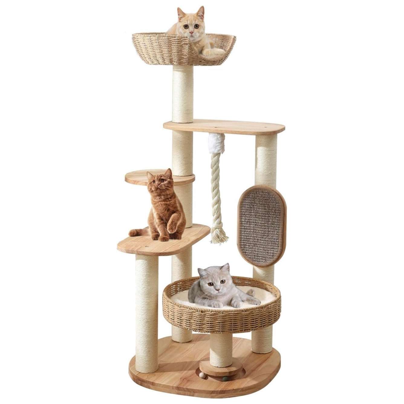 Torre rascador de madera de 126 cm con nido de ratán y dos camas grandes. Base 55 por 55 cm. Estabilidad sólida para gatos grandes.