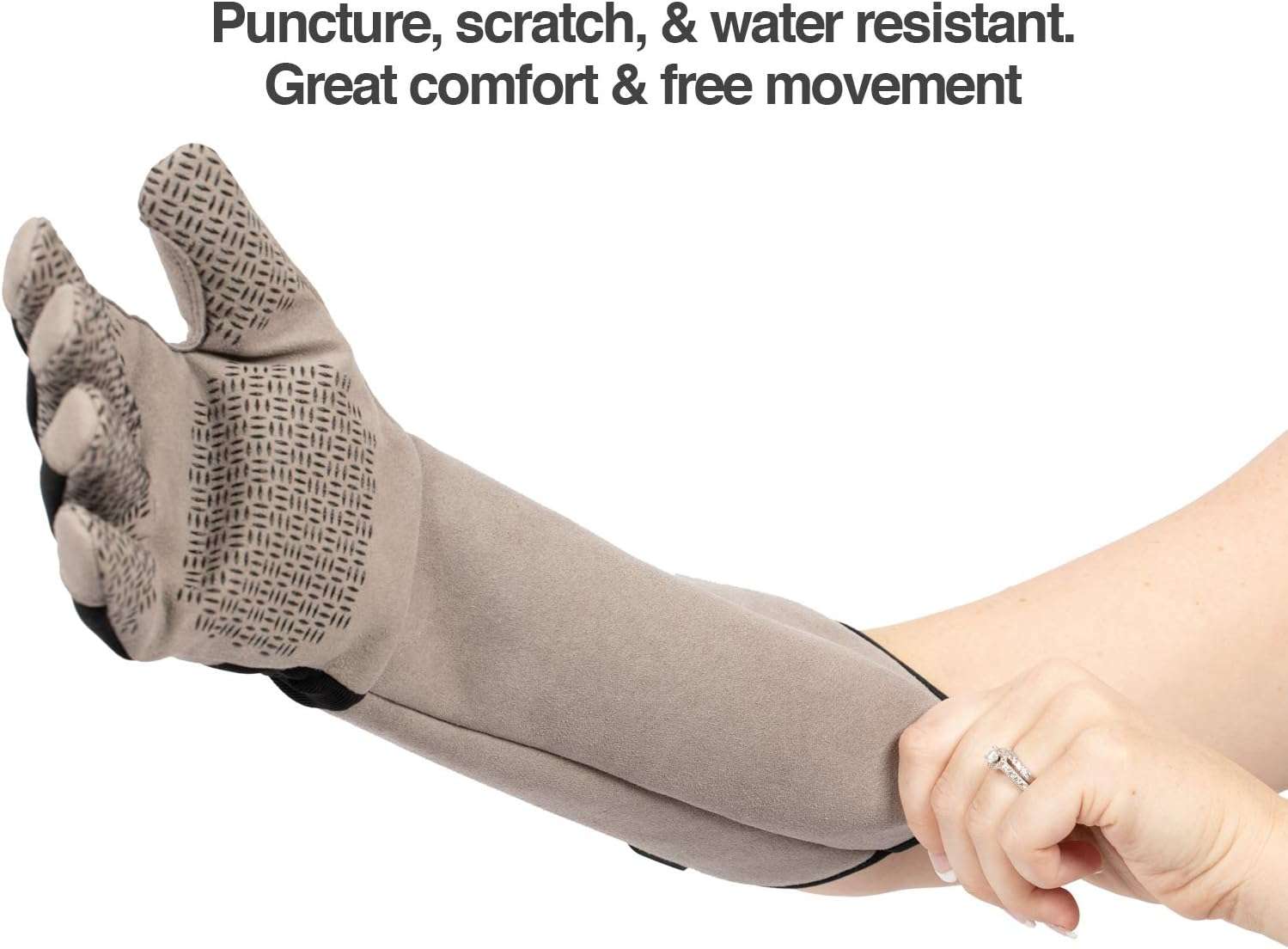 Guantes largos de proteccion e impermeables para el aseo y manejo seguro de mascotas.