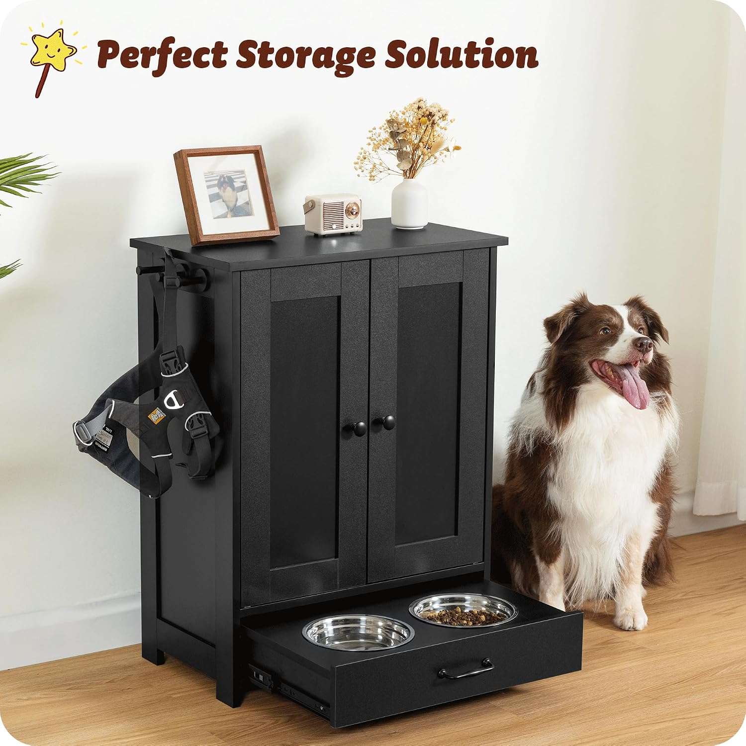 Mueble organizador negro para mascotas con cajon inferior para platos y medidas de 60x35x80 cm.