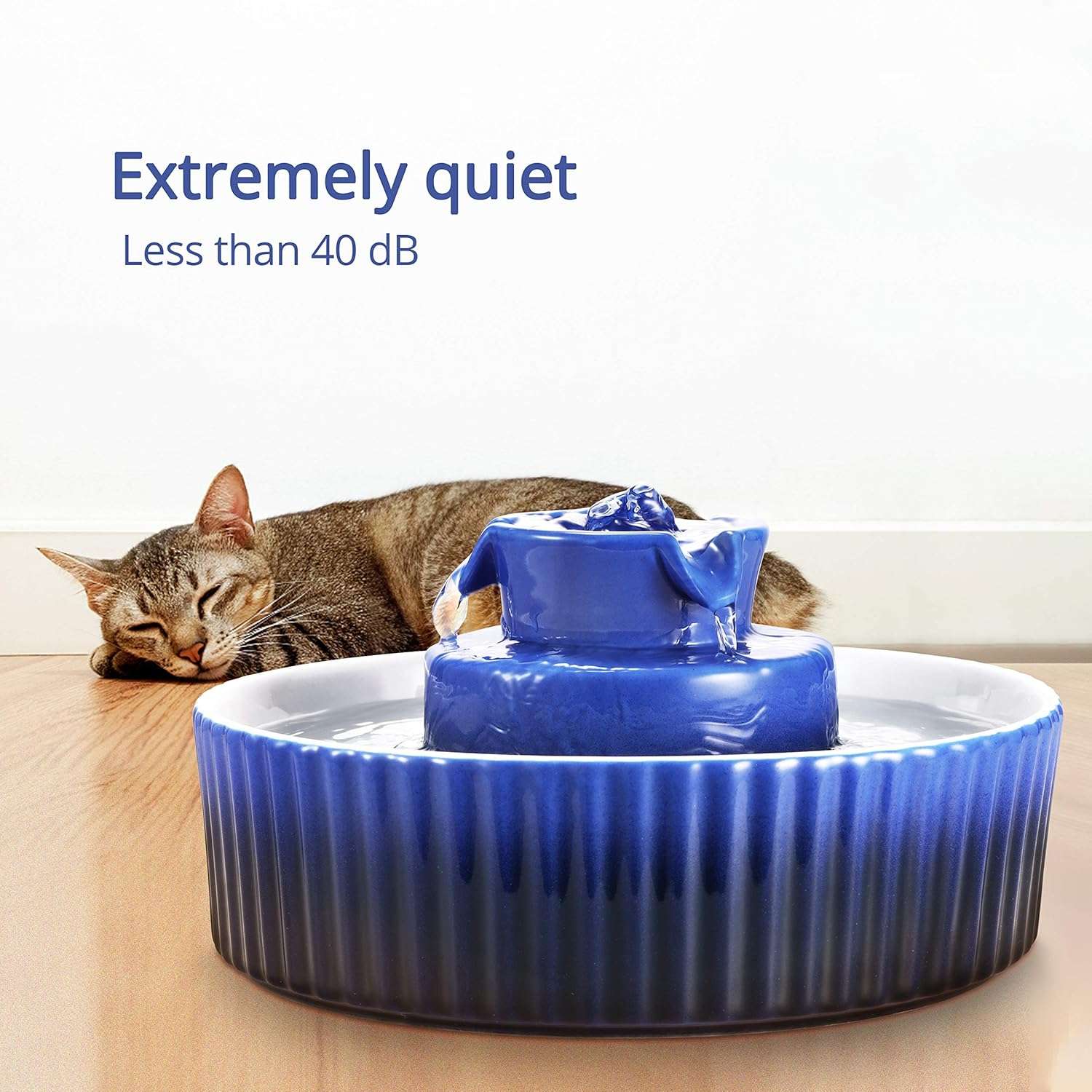 Fuente de agua de ceramica de 2.1 litros para gatos con kit de 2 bombas y 3 filtros incluidos.