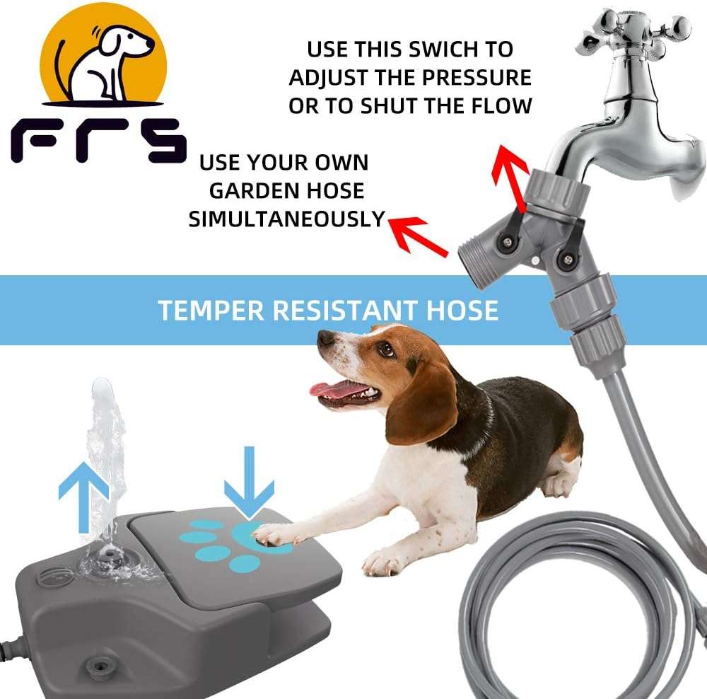 Fuente de agua interactiva a pedal color gris para perros con manguera de 3 metros y boquillas intercambiables.