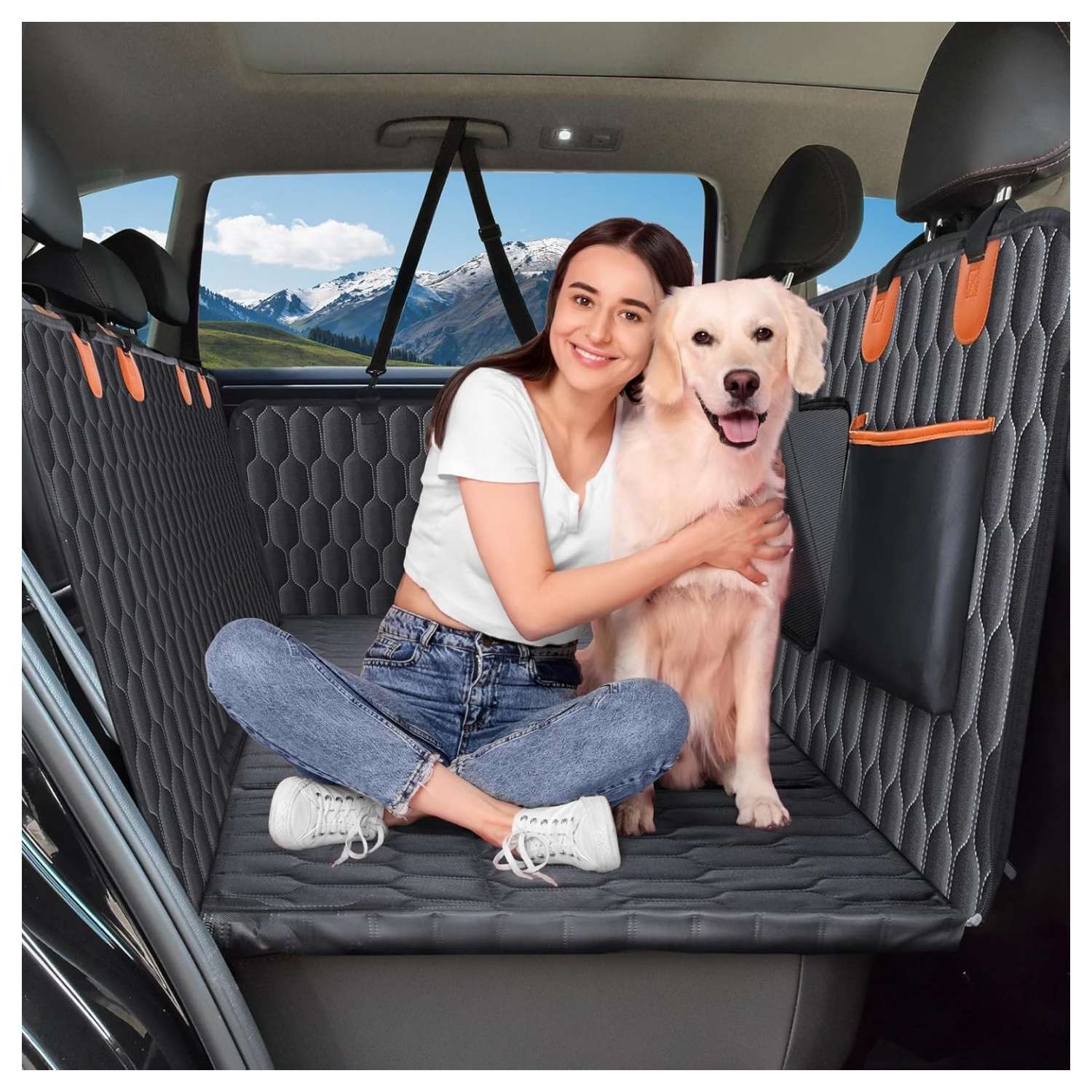 Funda extensora de asiento trasero para perros con 6 capas y fondo duro desmontable instalada en un auto.