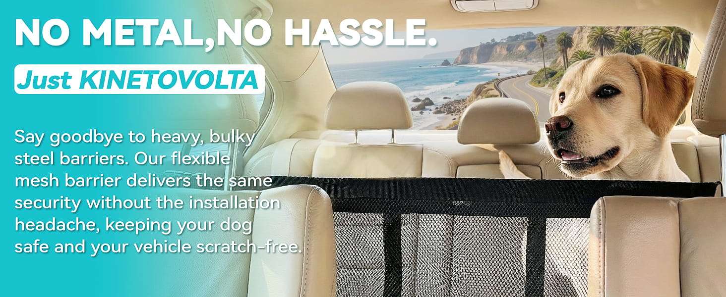 Malla separadora de auto para perros con bolsillo organizador instalada en el asiento trasero.