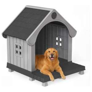 Casa de resina para perros grandes con piso elevado y terraza exterior, diseño resistente al clima.