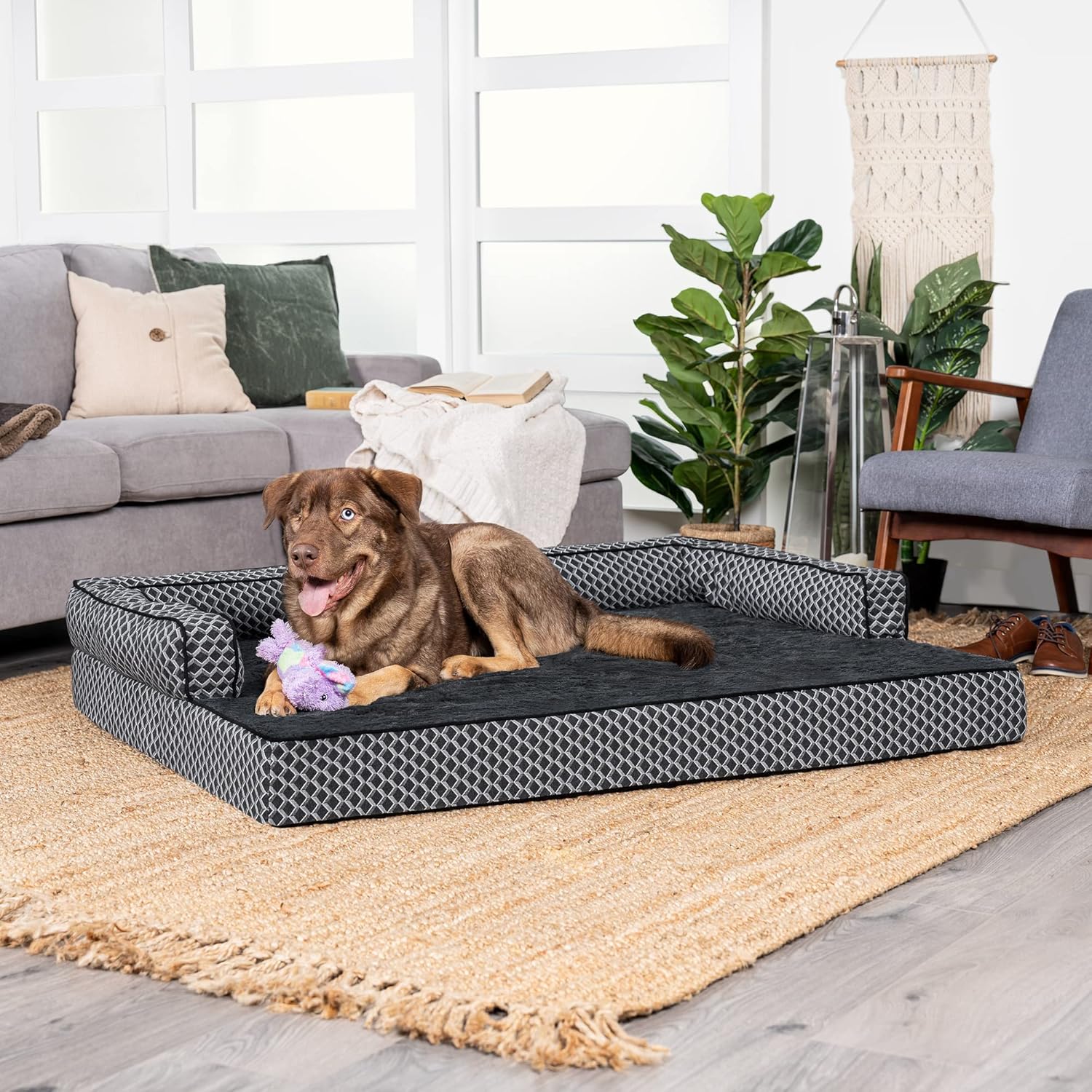 Cama ortopédica tipo sofá para perros de raza gigante con base de espuma sólida y funda lavable.